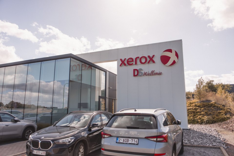 Façade des locaux DS Wallonie et enseigne Xerox